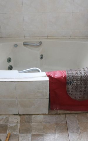 Casa à venda com 188m², 3 quartos e 2 vagasBanheiro 2