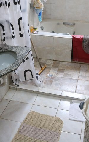 Casa à venda com 188m², 3 quartos e 2 vagasBanheiro 2