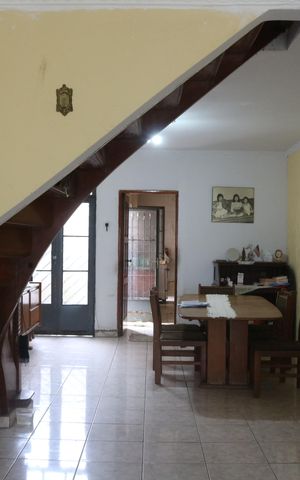 Casa à venda com 188m², 3 quartos e 2 vagasSala