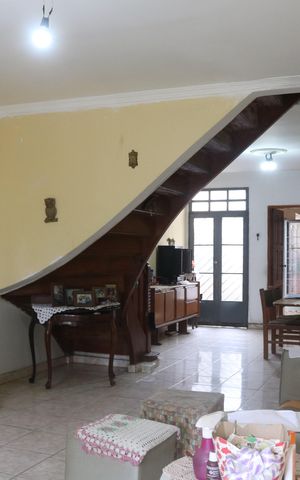 Casa à venda com 188m², 3 quartos e 2 vagasSala