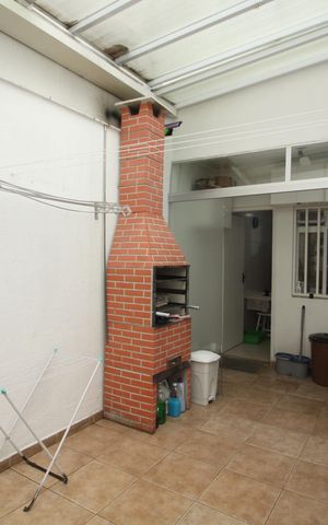Casa à venda com 90m², 3 quartos e 2 vagasChurrasqueira