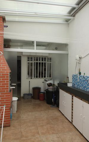 Casa à venda com 90m², 3 quartos e 2 vagasChurrasqueira