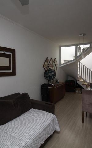 Casa à venda com 90m², 3 quartos e 2 vagasSala
