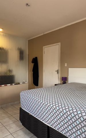 Casa à venda com 200m², 3 quartos e 2 vagas Casa à venda com 200m², 3 quartos e 2 vagasSuíte