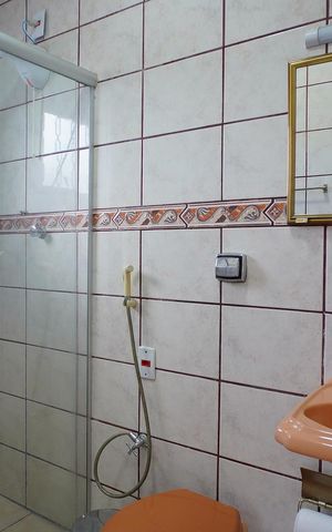 Casa à venda com 325m², 5 quartos e 10 vagasBanheiro Suite 