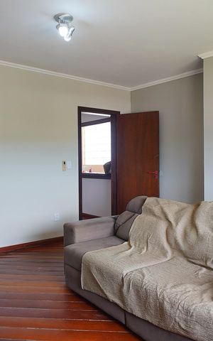 Casa à venda com 325m², 5 quartos e 10 vagasSala