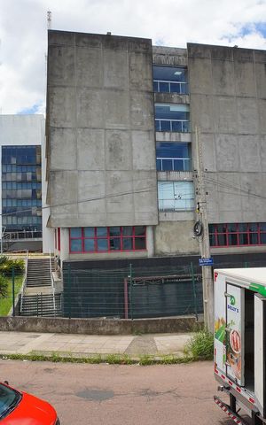 Casa à venda com 325m², 5 quartos e 10 vagasQuarto 2-Vista 