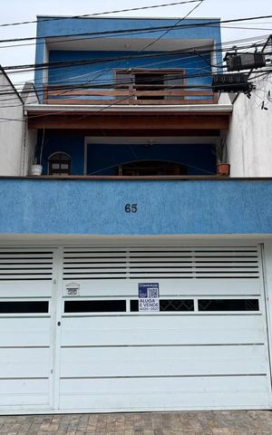 Casa à venda com 276m², 4 quartos e 2 vagas Casa à venda com 276m², 4 quartos e 2 vagasFachada