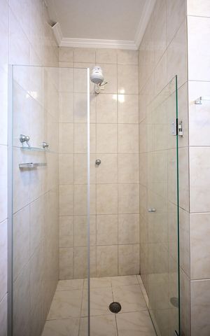Casa à venda com 170m², 3 quartos e 2 vagasBanheiro Suíte 
