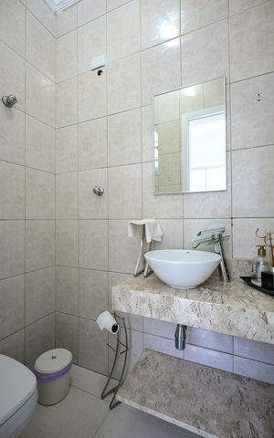 Casa à venda com 170m², 3 quartos e 2 vagasBanheiro de Serviço