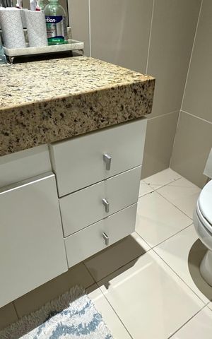 Apartamento à venda com 191m², 3 quartos e 3 vagas Apartamento à venda com 191m², 3 quartos e 3 vagasBanheiro