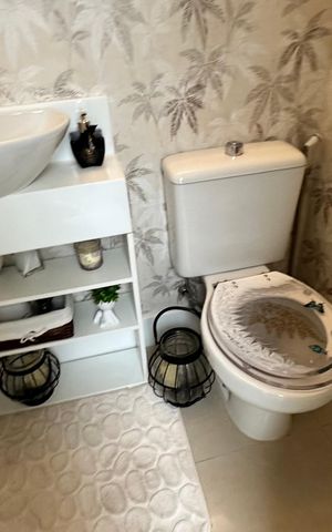 Apartamento à venda com 191m², 3 quartos e 3 vagas Apartamento à venda com 191m², 3 quartos e 3 vagasLavabo