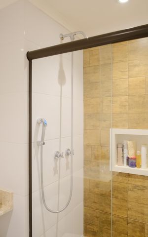 Apartamento à venda com 97m², 2 quartos e 2 vagasBanheiro da Suíte 2