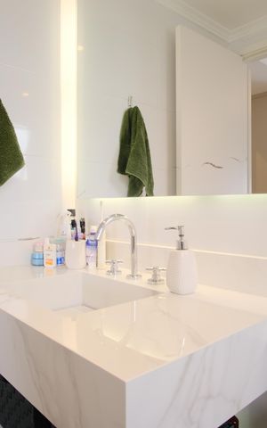 Apartamento à venda com 97m², 2 quartos e 2 vagasBanheiro da Suíte 1