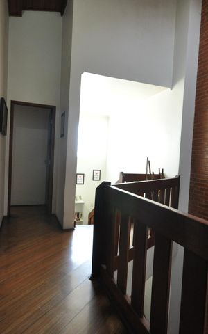 Casa à venda com 300m², 5 quartos e 4 vagasHall de circulação