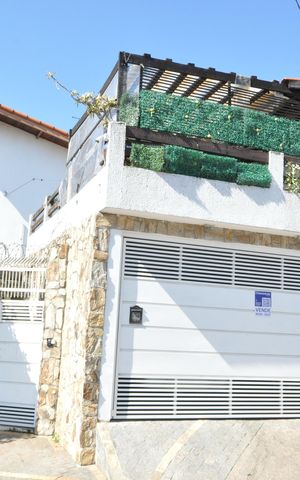 Casa à venda com 300m², 5 quartos e 4 vagasFachada