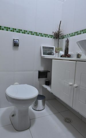 Casa à venda com 300m², 5 quartos e 4 vagasBanheiro de serviço