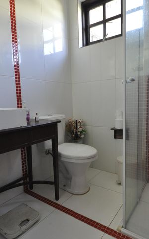 Casa à venda com 300m², 5 quartos e 4 vagasBanheiro da Suíte 2