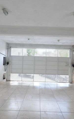 Casa à venda com 300m², 5 quartos e 4 vagasGaragem