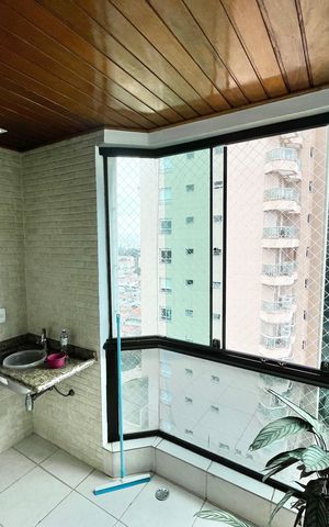 Apartamento à venda com 250m², 5 quartos e 4 vagas Apartamento à venda com 250m², 5 quartos e 4 vagasVaranda gourmet