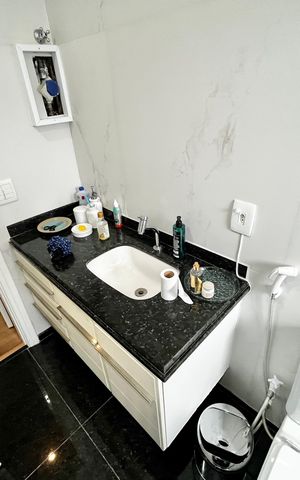 Apartamento à venda com 250m², 5 quartos e 4 vagas Apartamento à venda com 250m², 5 quartos e 4 vagasBanheiro da Suíte 1