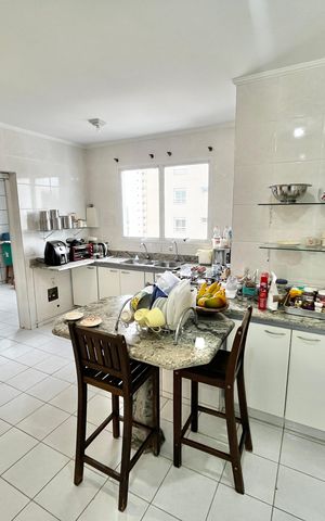 Apartamento à venda com 250m², 5 quartos e 4 vagas Apartamento à venda com 250m², 5 quartos e 4 vagasCozinha