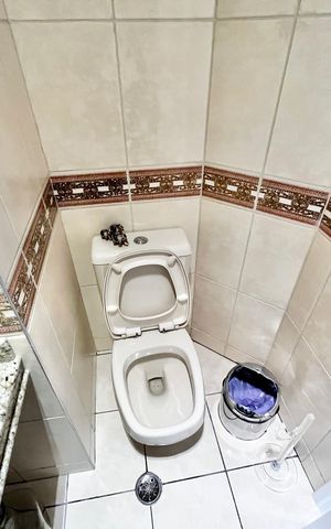 Apartamento à venda com 250m², 5 quartos e 4 vagas Apartamento à venda com 250m², 5 quartos e 4 vagasLavabo