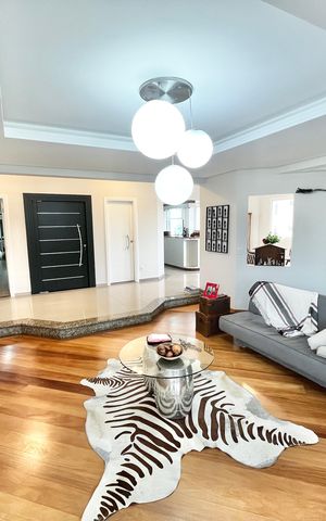 Apartamento à venda com 250m², 5 quartos e 4 vagas Apartamento à venda com 250m², 5 quartos e 4 vagasSala