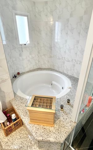 Apartamento à venda com 250m², 5 quartos e 4 vagas Apartamento à venda com 250m², 5 quartos e 4 vagasBanheiro da Suíte 3