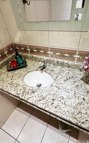 Apartamento à venda com 250m², 5 quartos e 4 vagas Apartamento à venda com 250m², 5 quartos e 4 vagasLavabo