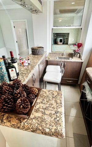 Apartamento à venda com 250m², 5 quartos e 4 vagas Apartamento à venda com 250m², 5 quartos e 4 vagasBar