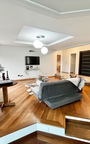 Apartamento à venda com 250m², 5 quartos e 4 vagas Apartamento à venda com 250m², 5 quartos e 4 vagasSala