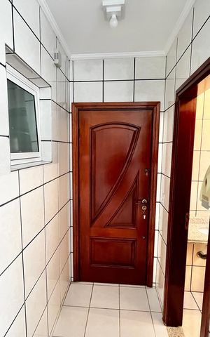 Apartamento à venda com 250m², 5 quartos e 4 vagas Apartamento à venda com 250m², 5 quartos e 4 vagasEntrada de Serviço