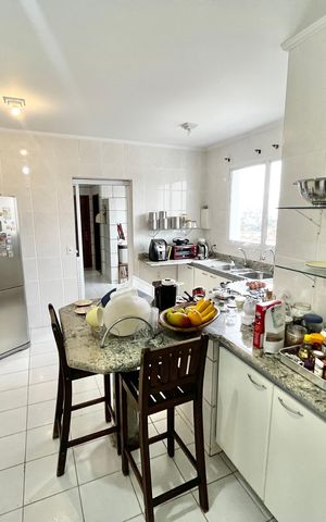 Apartamento à venda com 250m², 5 quartos e 4 vagas Apartamento à venda com 250m², 5 quartos e 4 vagasCozinha
