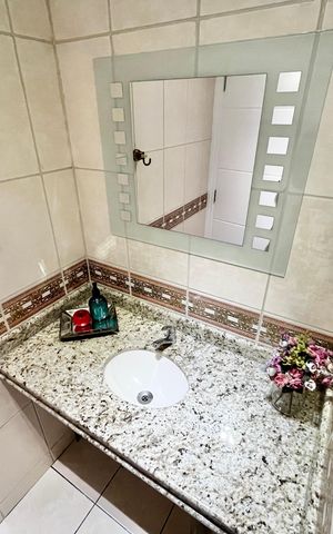 Apartamento à venda com 250m², 5 quartos e 4 vagas Apartamento à venda com 250m², 5 quartos e 4 vagasLavabo