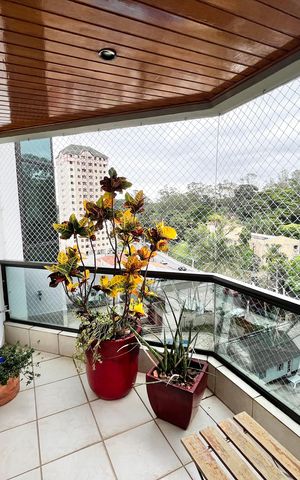 Apartamento à venda com 250m², 5 quartos e 4 vagas Apartamento à venda com 250m², 5 quartos e 4 vagasVaranda da Sala