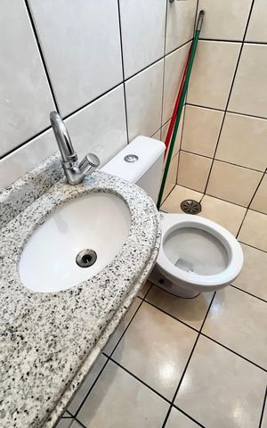 Apartamento à venda com 250m², 5 quartos e 4 vagas Apartamento à venda com 250m², 5 quartos e 4 vagasBanheiro de serviço