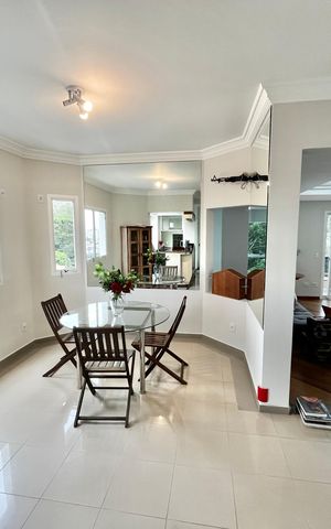 Apartamento à venda com 250m², 5 quartos e 4 vagas Apartamento à venda com 250m², 5 quartos e 4 vagasSala de Jantar