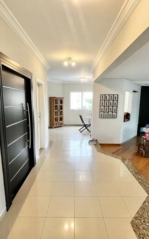 Apartamento à venda com 250m², 5 quartos e 4 vagas Apartamento à venda com 250m², 5 quartos e 4 vagasSala