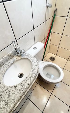 Apartamento à venda com 250m², 5 quartos e 4 vagas Apartamento à venda com 250m², 5 quartos e 4 vagasBanheiro de serviço