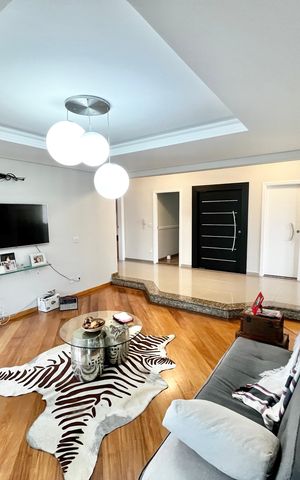 Apartamento à venda com 250m², 5 quartos e 4 vagas Apartamento à venda com 250m², 5 quartos e 4 vagasSala