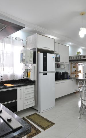Casa à venda com 150m², 4 quartos e 2 vagasCozinha 1