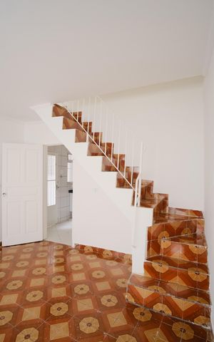 Casa para alugar com 140m², 2 quartos e sem vagaEscada