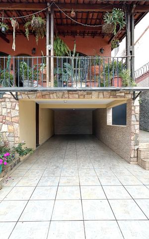 Casa à venda com 266m², 5 quartos e 3 vagas