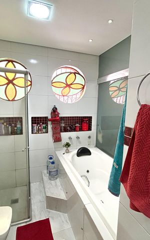 Casa à venda com 266m², 5 quartos e 3 vagas