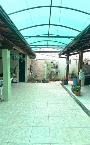 Casa à venda com 266m², 5 quartos e 3 vagas