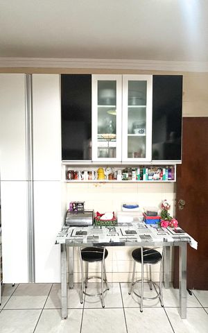 Casa à venda com 266m², 5 quartos e 3 vagas