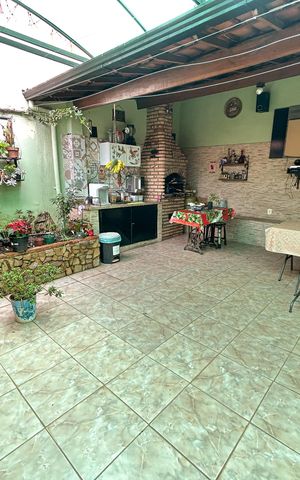 Casa à venda com 266m², 5 quartos e 3 vagas