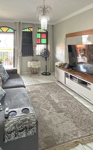 Casa à venda com 266m², 5 quartos e 3 vagas