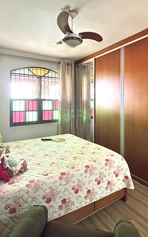 Casa à venda com 266m², 5 quartos e 3 vagas